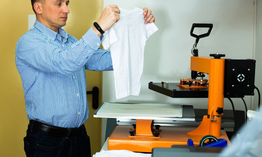 Kako funkcioniše štampanje majica – tehnike, cene, rokovi i dostava