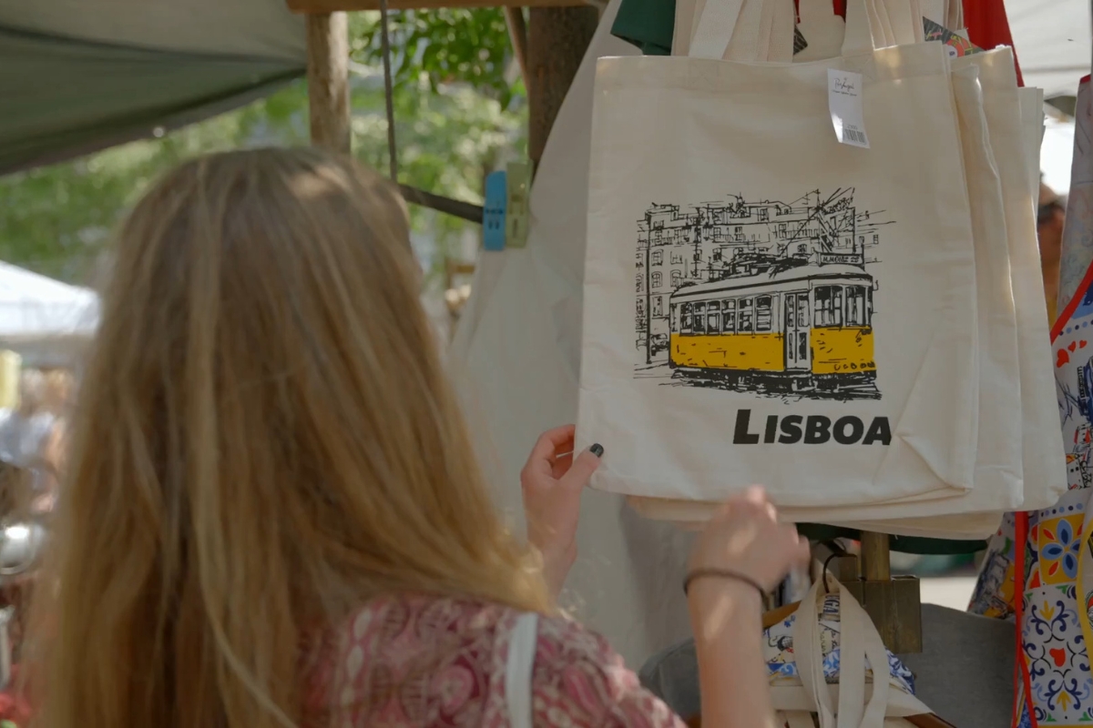 Štampa cegera i torbi: materijali, trajnost otiska, veličina dizajna i predlozi za dobar slogan